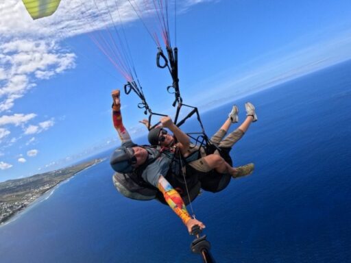 Vol en parapente amusant à La Réunion avec séance photo en plein ciel – sourires et souvenirs garantis