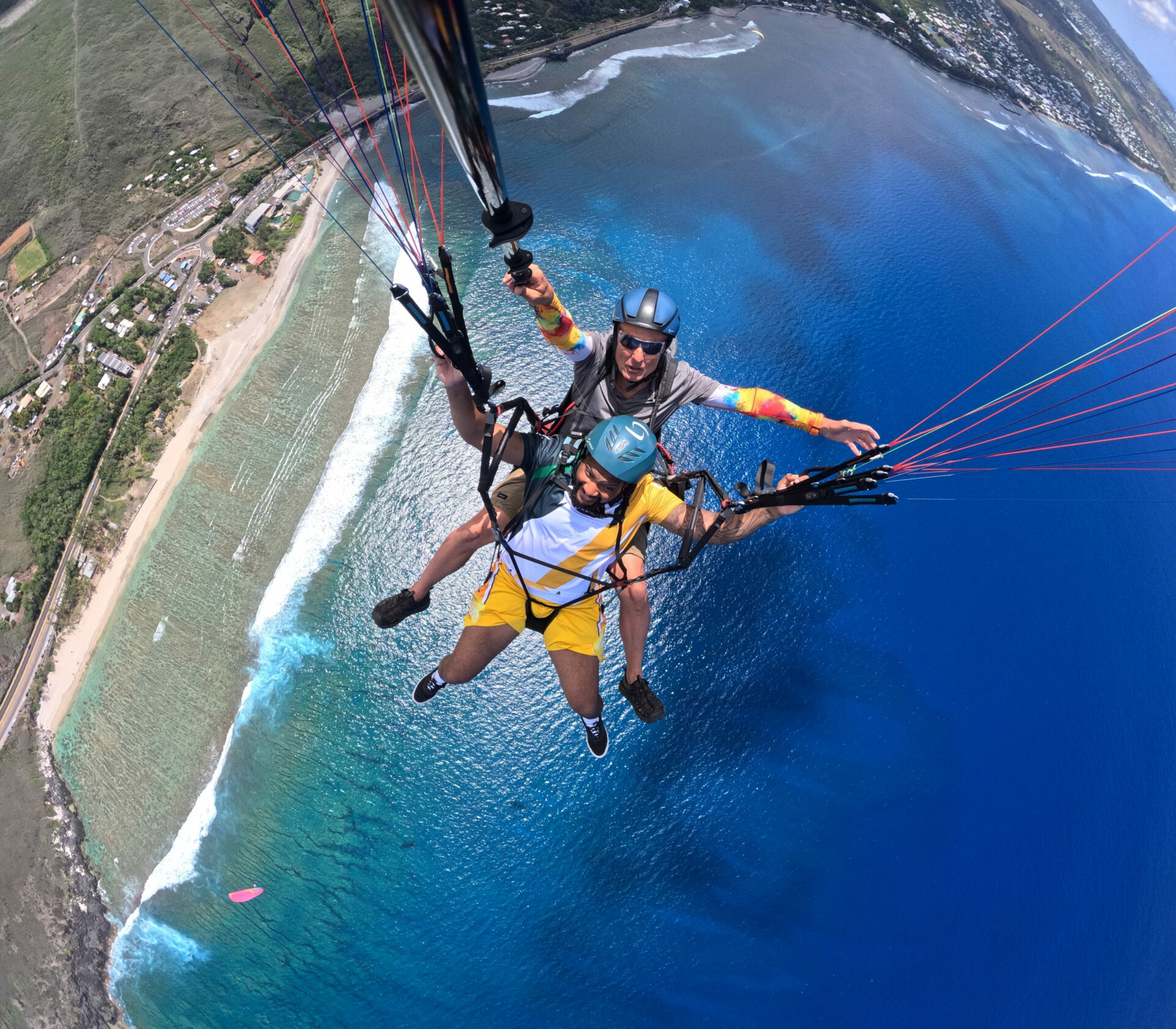 Vol en parapente au-dessus du lagon de Saint-Leu à La Réunion