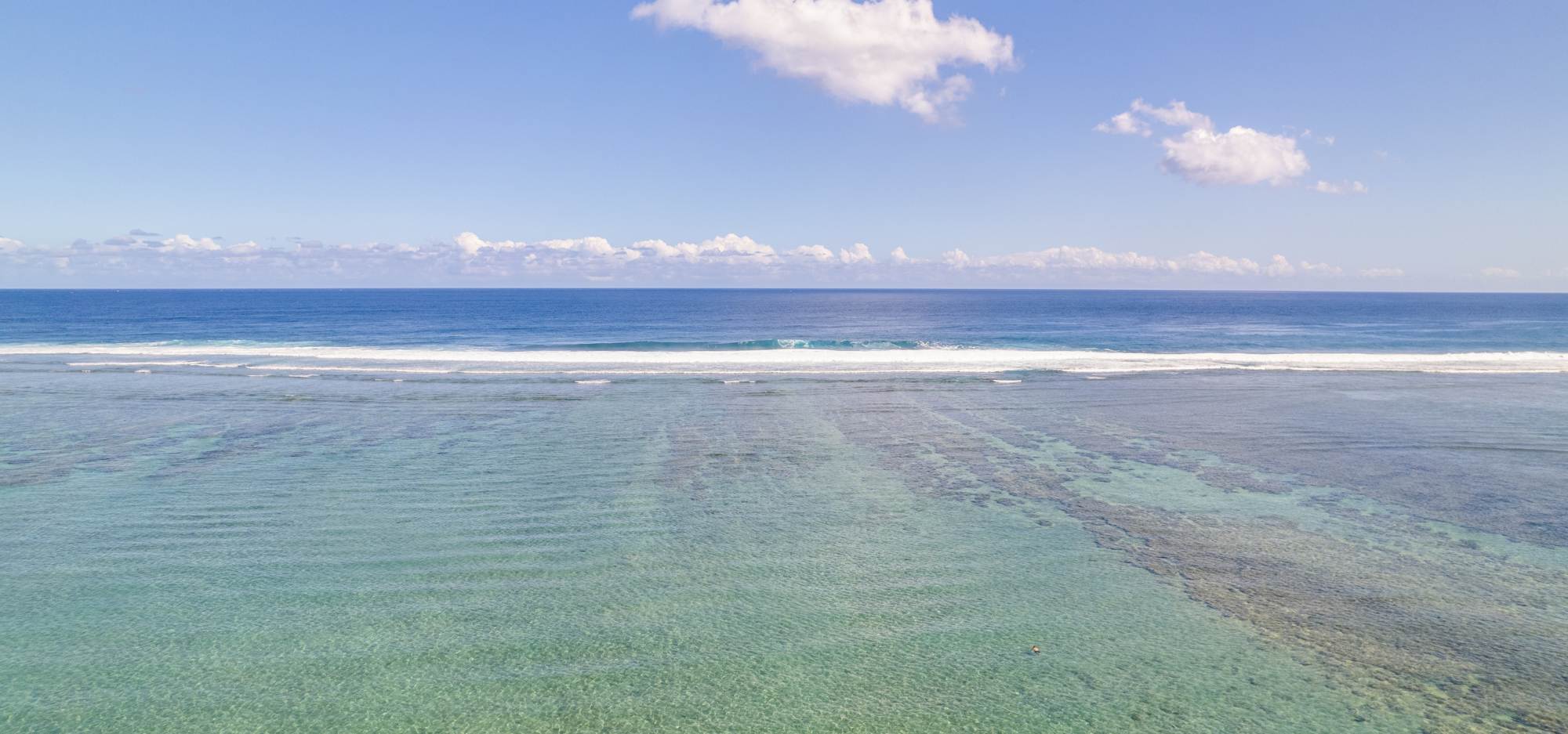 Vol en parapente au-dessus du lagon de La Saline-les-Bains à La Réunion – une vue à couper le souffle