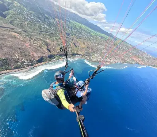 Vol parapente biplace longue distance avec vue panoramique sur la côte ouest de La Réunion depuis Saint-Leu